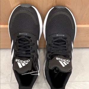 Adidas Sneakers Brand New -Women’s size 6